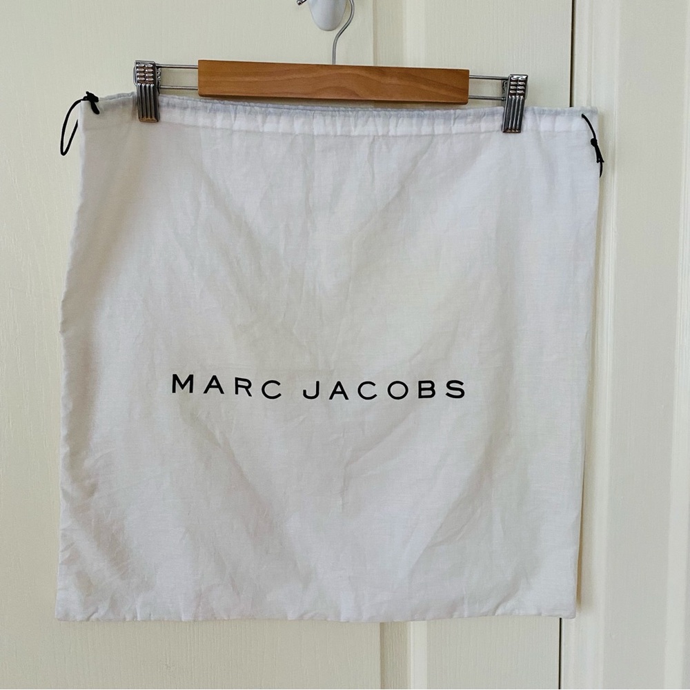 Marc Jacobs Medium & Large Size White Dust Bags 12'' X13.25'', 18.25'' x 19'' - Picture 7 of 11